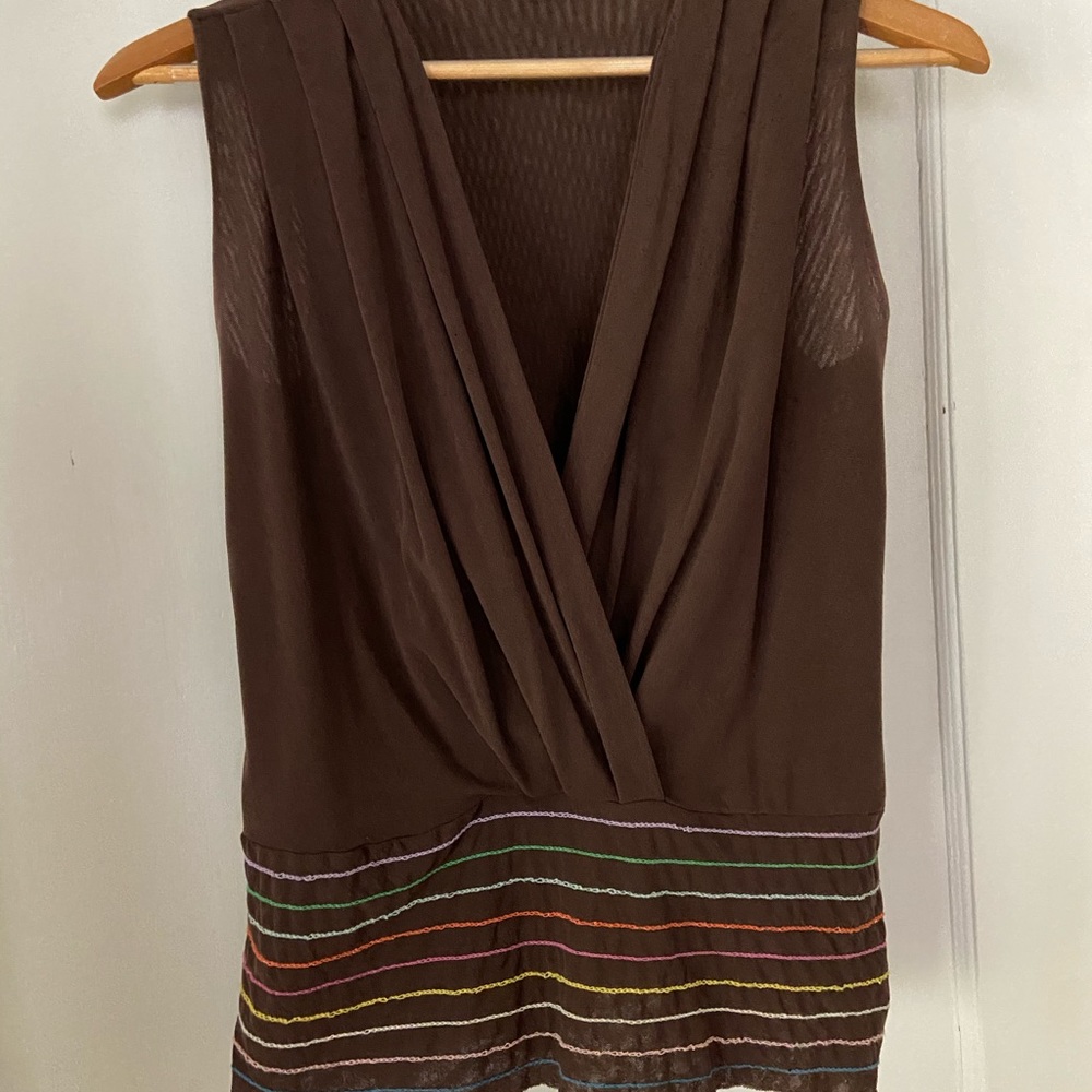 Gorgeous sleeveless blouse!